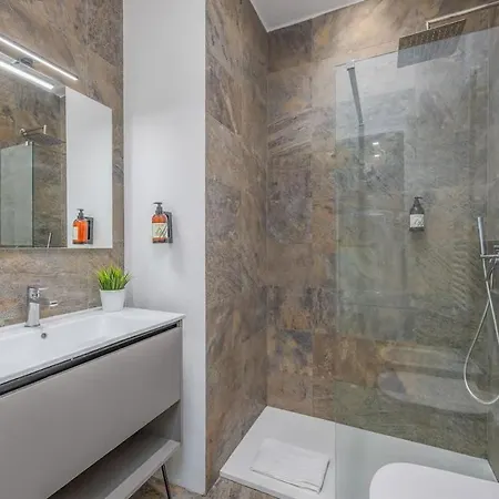 Bold Corner - Authentic District Close To Center *