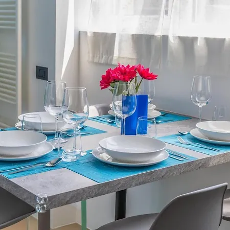 Appartement Bold Corner - Authentic District Close To Center Milaan